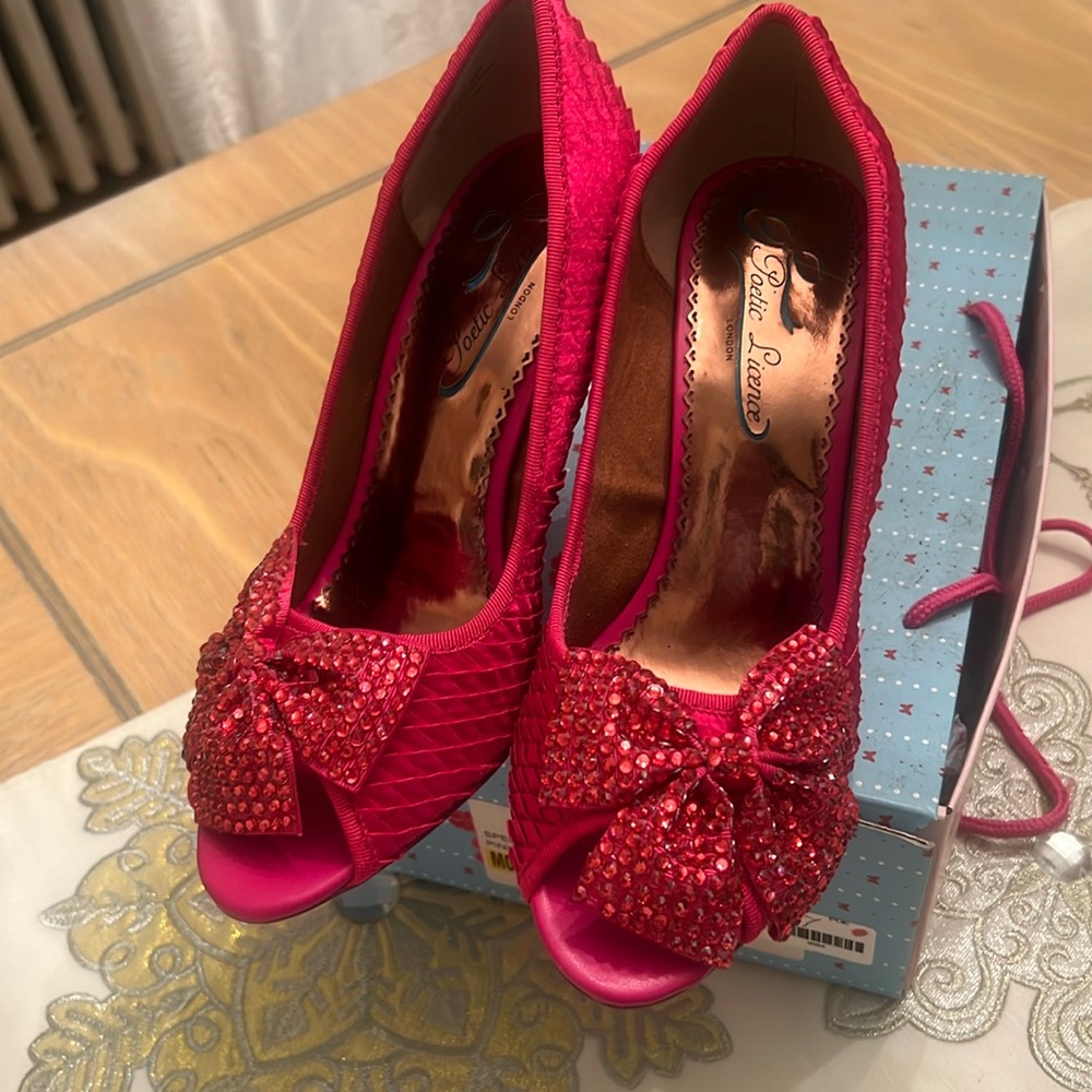Poetic license spectacle, hot pink with rhinestones